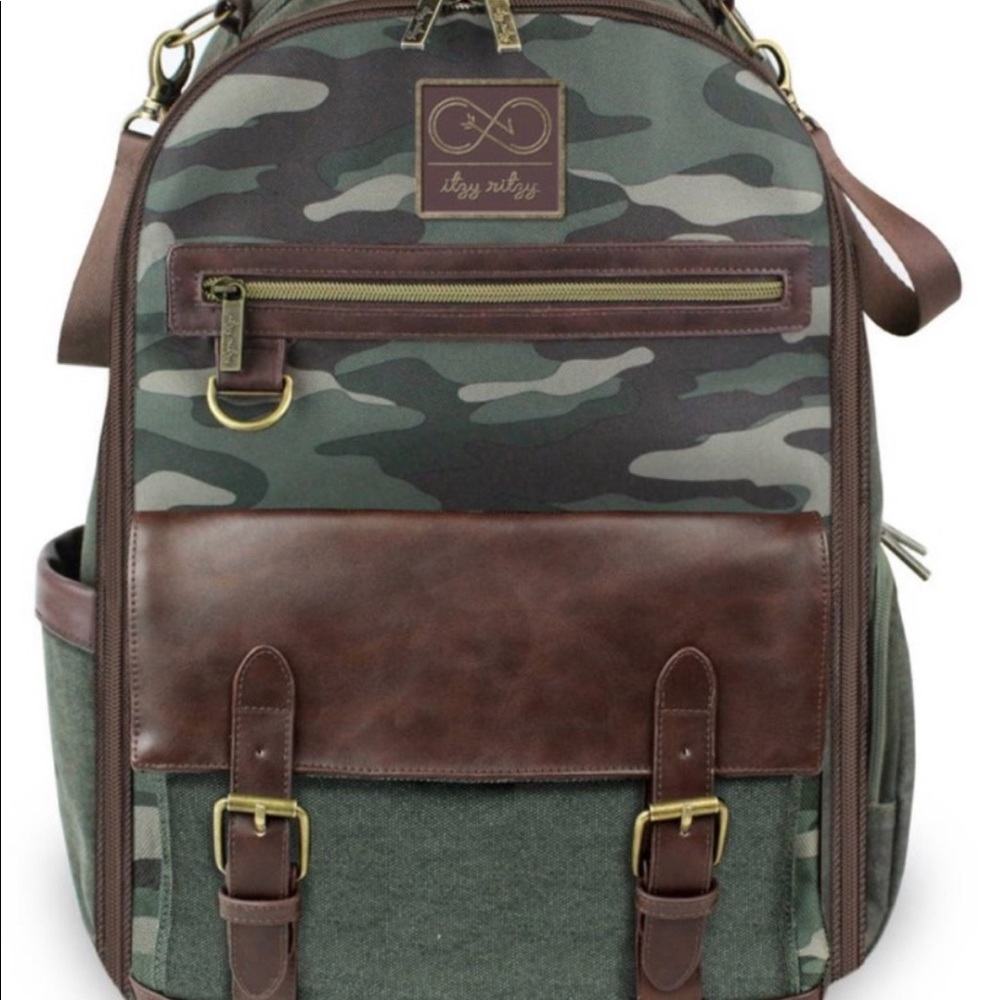 VERY ISO: Itzy ritzy Chelsea and Cole boss bag!